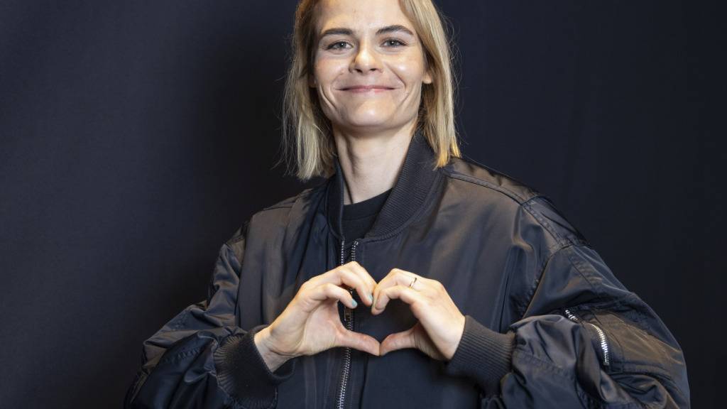 Hazel Brugger wird in Deutschland mit dem renommierten Fernseh- und Medienpreis «Bambi» ausgezeichnet. Die Stand Up Comedien erhält die Ehrung in der Kategorie Comedy dafür, dass sie gesellschaftliche Missstände sichtbar macht und dabei Brücken baut, statt Gräben zu ziehen. (Archivbild)