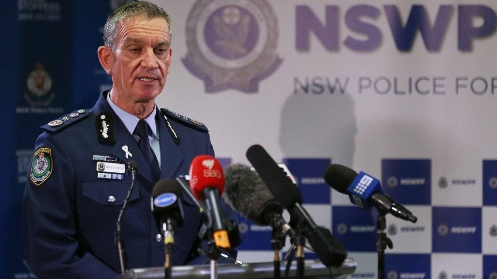 Beklagt einen getöteten Mitarbeiter: Polizeichef Andrew Scipione nach dem Angriff in Sydney