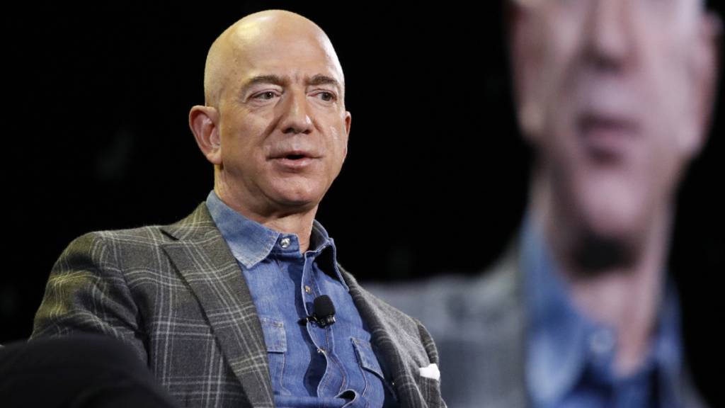 Amazon-Chef Jeff Bezos bleibt mit einem Vermögen von 179 Milliarden US-Dollar der reichste US-Bürger. Auf den weiteren Plätzen der Reichenliste «Forbes»-Magazins folgen Microsoft-Gründer Bill Gates und Facebook-Chef Mark Zuckerberg.(Archivbild)