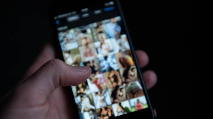 Mit SMS: Telekomanbieter sollen Jugendliche vor Pornos schützen