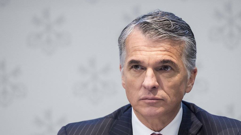 UBS-Konzernchef Sergio Ermotti wehrt sich gegen eine strengere Bankenregulierung und bringt erneut einen möglichen Wegzug der Bank aus der Schweiz ins Spiel.