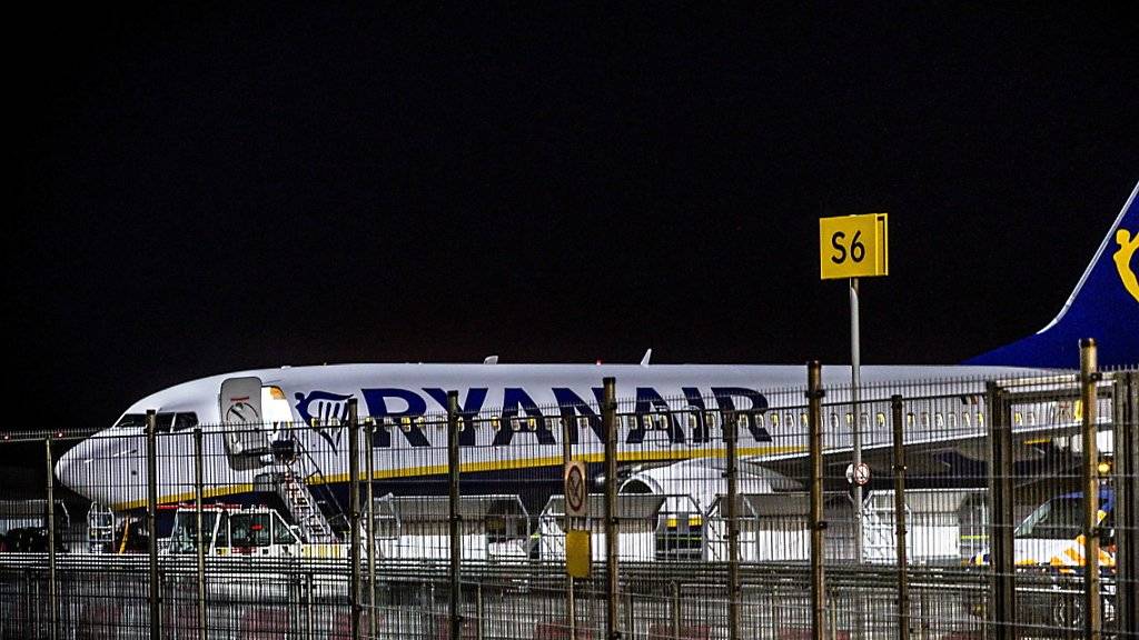 Wegen eines Streiks bleiben in Irland einige Ryanair-Flugzeuge am Boden. (Archivbild)