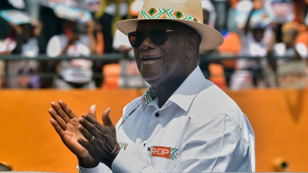ARCHIV - Alassane Ouattara, Präsident der Elfenbeinküste, bei einer Wahlkampfveranstaltung. Foto: Diomande Ble Blonde/AP/dpa/Archivbild