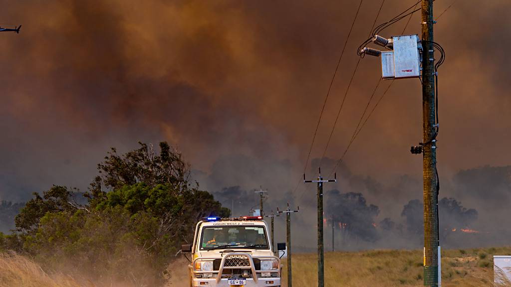 *FILE IMAGE* A supplied image shows firefighters working at the site of the Red Gully bushfire near Gingin, north of Perth, Tuesday, January 5, 2021. (AAP Image/Supplied by the Department of Fire and Emergency Services, Evan Collis) NO ARCHIVING