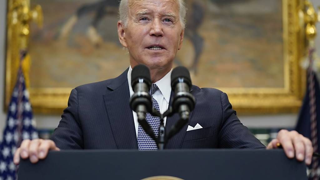ARCHIV - Joe Biden, Präsident der USA, spricht im Roosevelt Room des Weißen Hauses. Foto: Evan Vucci/AP/dpa