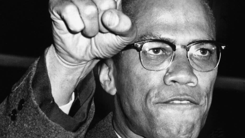 ARCHIV - Der US-amerikanische Bürgerrechtler Malcolm X spricht auf einer Kundgebung. (Archivbild) Foto: dpa