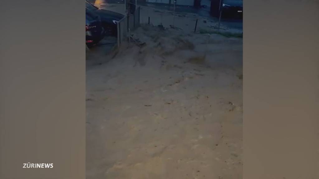 Starkregen und Unwetter: Überschwemmungen in Buttikon SZ