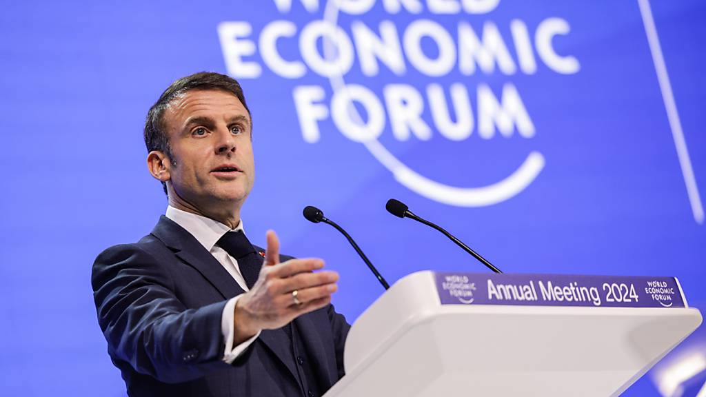 Emmanuel Macron, Präsident von Frankreich, spricht auf einer Veranstaltung des Weltwirtschaftsforums (WEF) in Davos. Foto: Hannes P. Albert/dpa