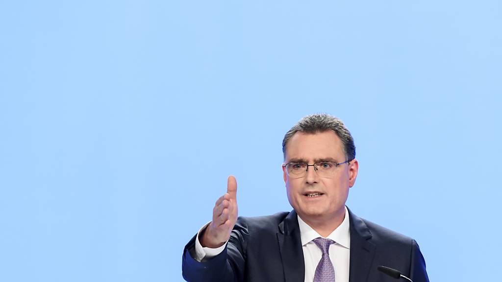 SNB-Präsident Thomas Jordan hält trotz der Anschuldigungen aus Washington an seinem Kurs fest. (Archivbild)