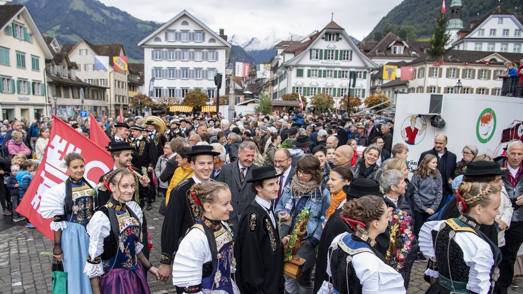 Der Umzug der traditionellen Älperchilbi in Stans