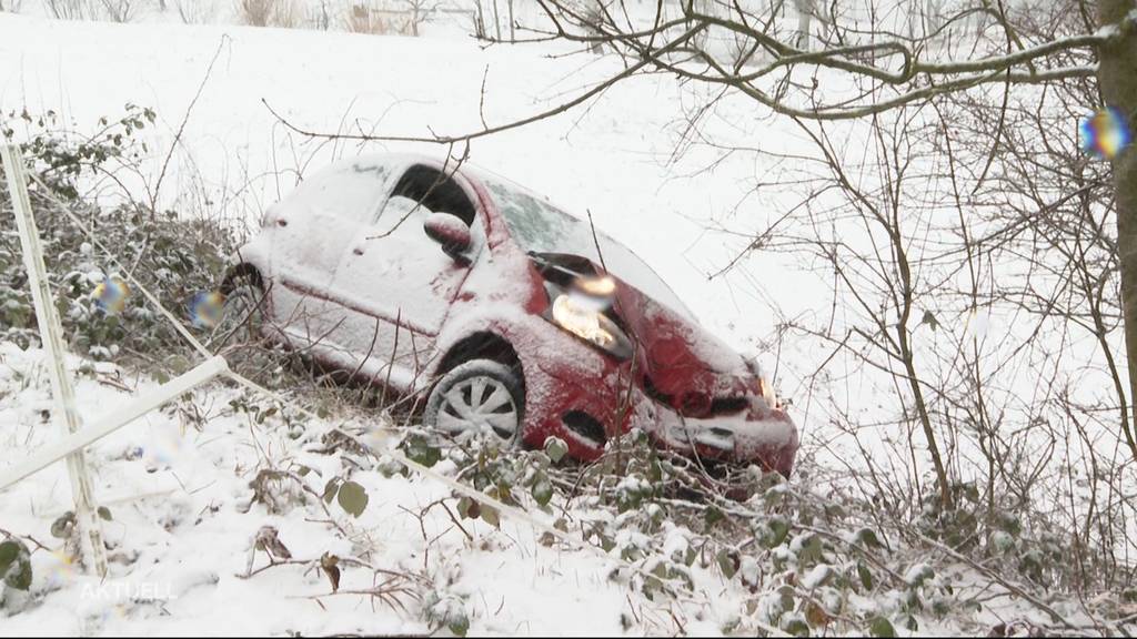 Schneefall sorgt für zahlreiche Unfälle im Mittelland