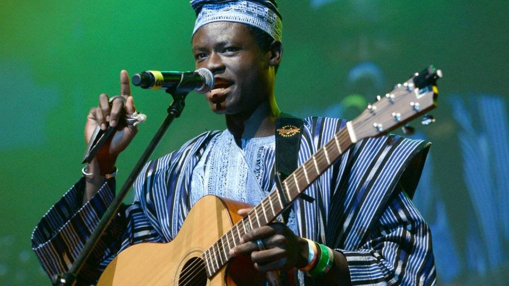 Der afrikanische Sänger und Wahl-Dresdner Ezé Wendtoin sorgt mit seinem Cover von Konstantin Weckers «Sage Nein!» für Furore im Internet.