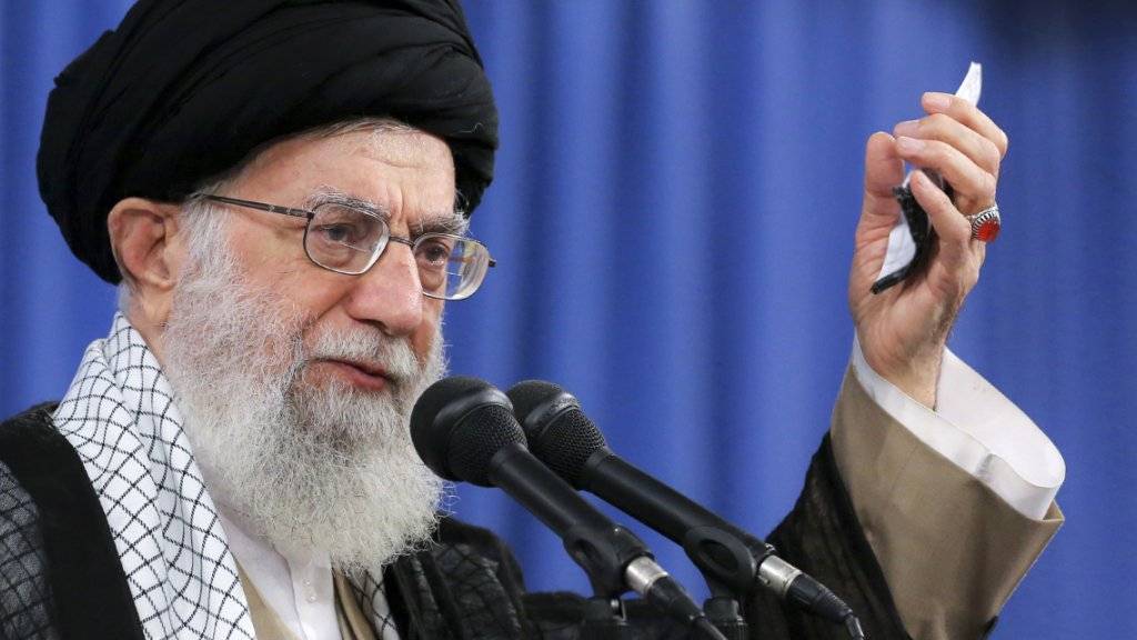 Das geistliche Oberhaupt Irans, Ayatollah Chamenei, will keine Verhandlungen mit den USA, aber auch keinen Krieg.