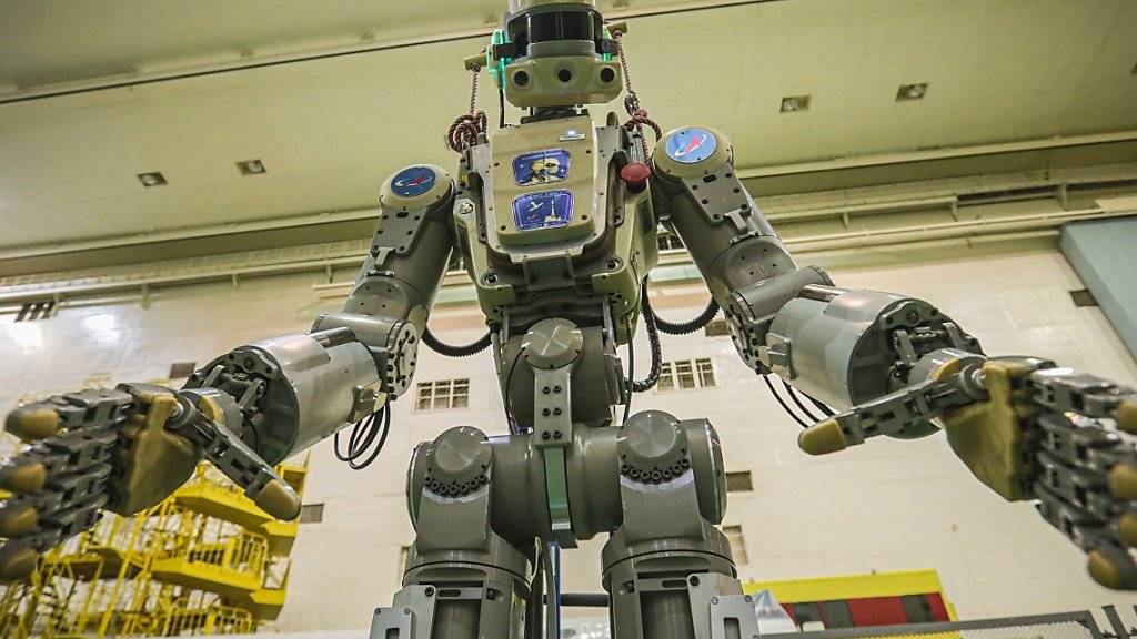 Der 1,80 Meter grosse und 160 Kilogramm schwere Roboter Fedor ahmt Bewegungen nach und lernt auf diese Weise menschliche Handlungsabläufe.