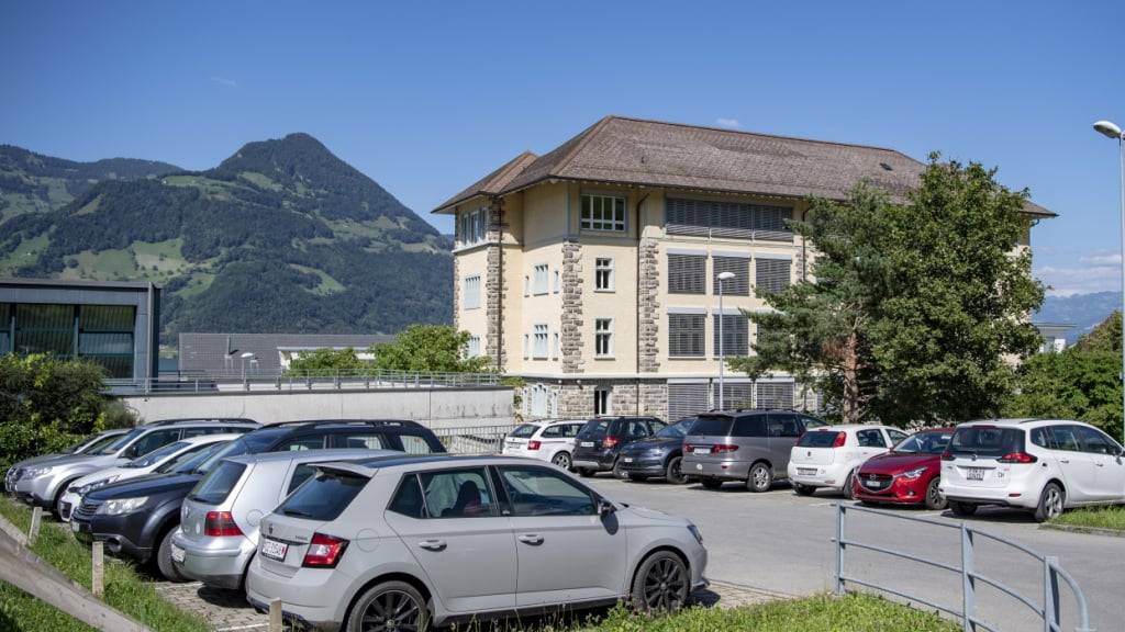 Das Schulhaus der Gemeinde Beckenried: In welche Richtung sich die Sonderpädagogik im Kanton Nidwalden entwickeln soll, ist derzeit offen. (Archivaufnahme)