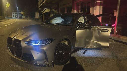 BMW-Fahrer baut in Villmergen Selbstunfall mit Totalschaden