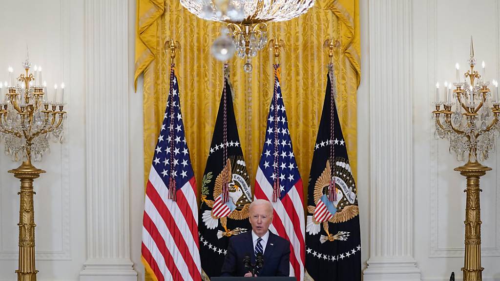 US-Präsident Joe Biden spricht während seiner ersten formellen Pressekonferenz im East Room des Weißen Hauses. Foto: Evan Vucci/AP/dpa