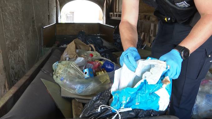 Mülldedektive: In Effingen durchsucht die Polizei illegal entsorgten Abfall