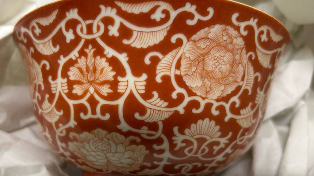 Eines der entdeckten chinesischen Schälchen, die ein 69-Jähriger unverzollt von der Schweiz nach Deutschland transportierte.