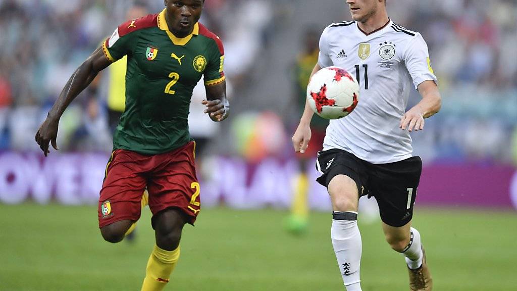 Timo Werner (rechts) schoss beim 3:1 gegen Kamerun (im Bild gegen Ernest Mabouka) zwei Tore für Deutschland