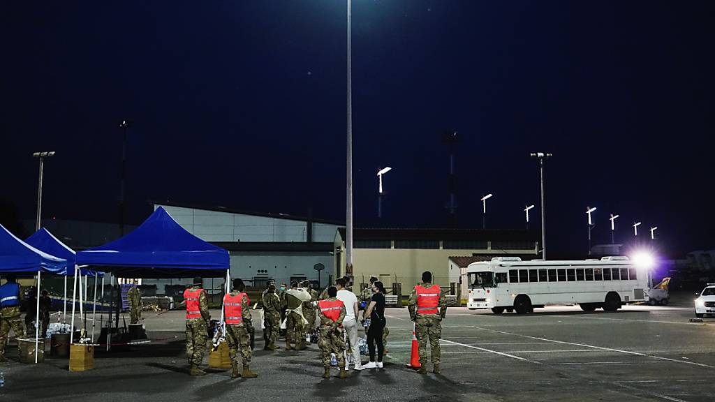 Die USA nutzen auch ihren Militärstützpunkt im deutschen Ramstein als Drehkreuz für die Evakuierung von Schutzsuchenden aus Afghanistan. Foto: Uwe Anspach/dpa