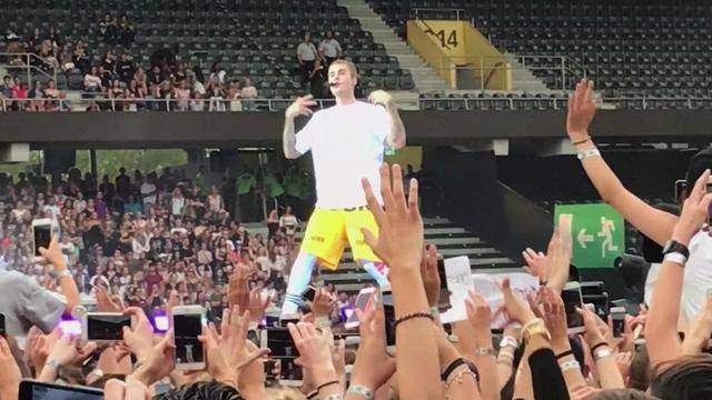 Kreischende Beliebers in Bern