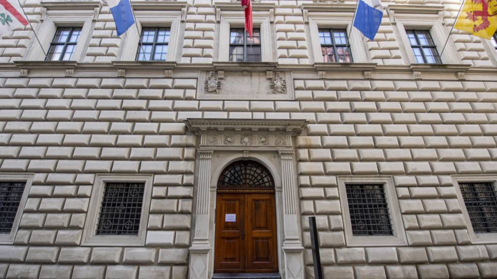 Der Luzerner Regierungsrat hat seine langfristige finanzpolitische Ausrichtung festgelegt und in die Vernehmlassung geschickt. (Archivaufnahme des Regierungsgebäudes)