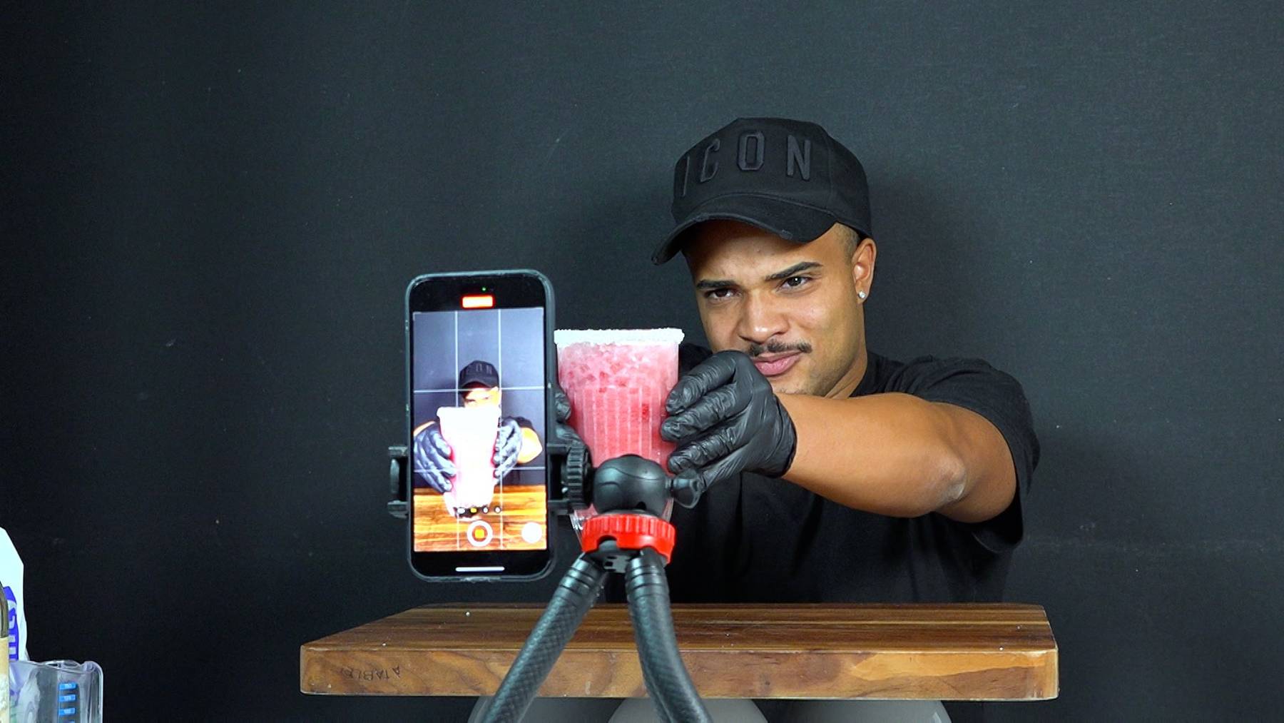 Thumb for Der Tiktok-Koch: Weltweit geklickt, daheim geblieben