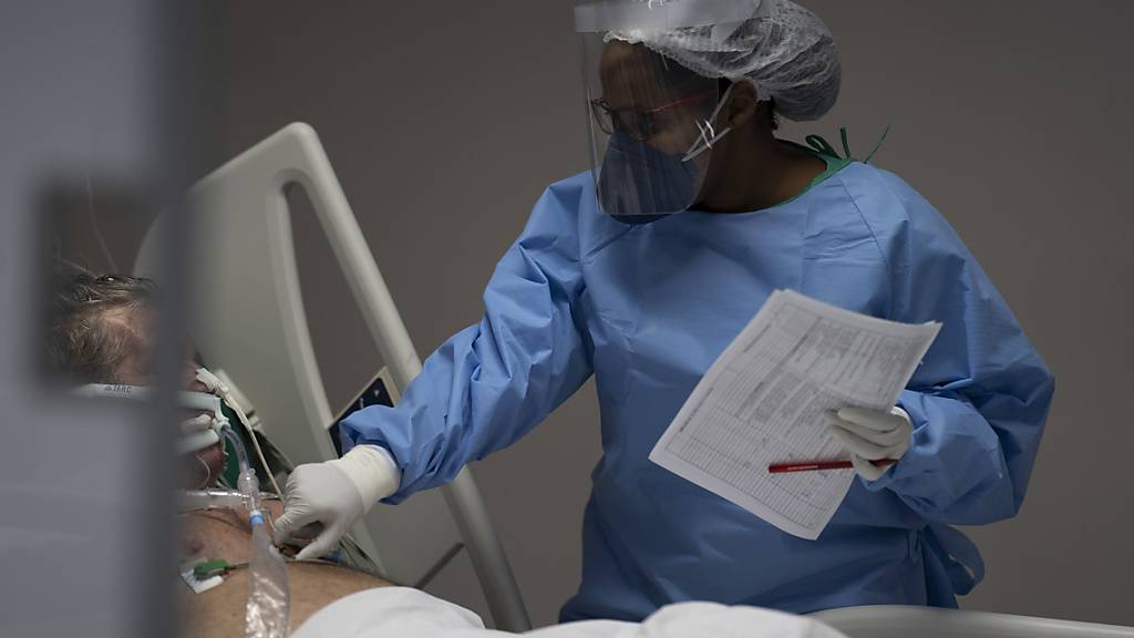Chloroquin - vom brasilianische Gesundheitsministerium (im Bild ein Spital in Marica) und US-Präsident Trump empfohlen. Eine Studie allerdings warnt nun vor erhöhter Sterblichkeit bei Covid-19-Ansteckung.