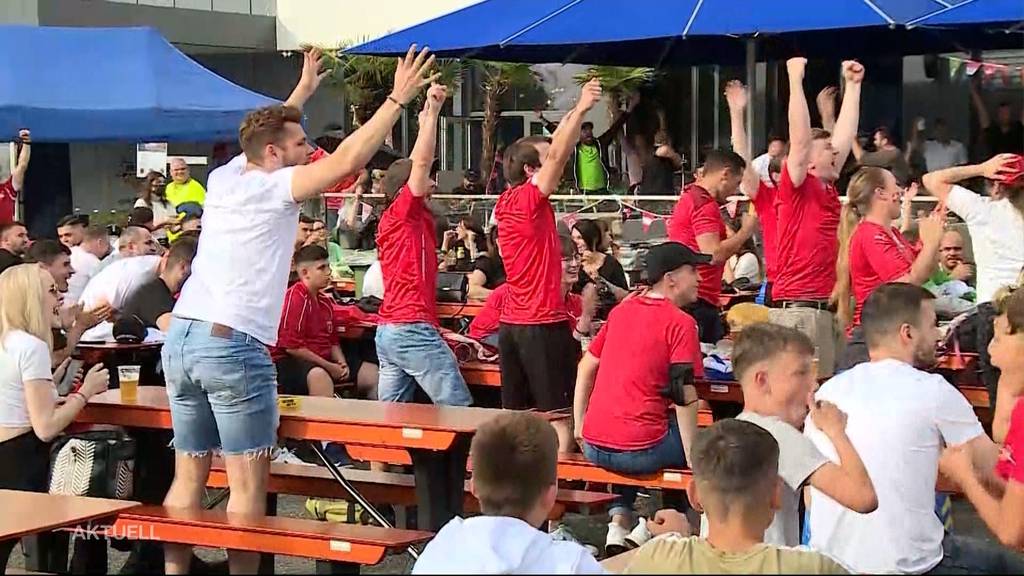 Schweizer EM-Comeback: Freudentaumel am Public Viewing in Oftringen