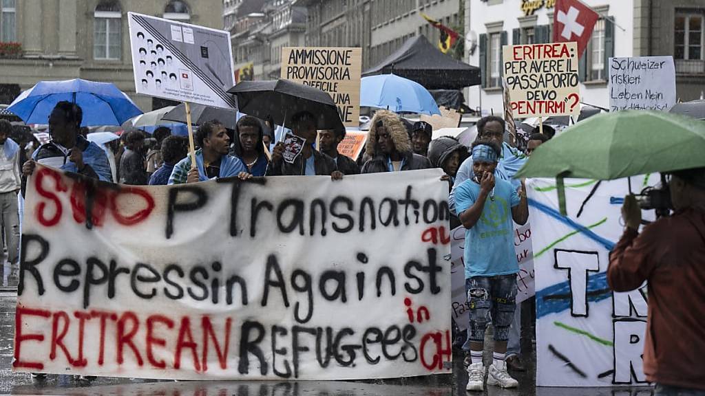 Eritreer demonstrieren in Bern für ihre Rechte