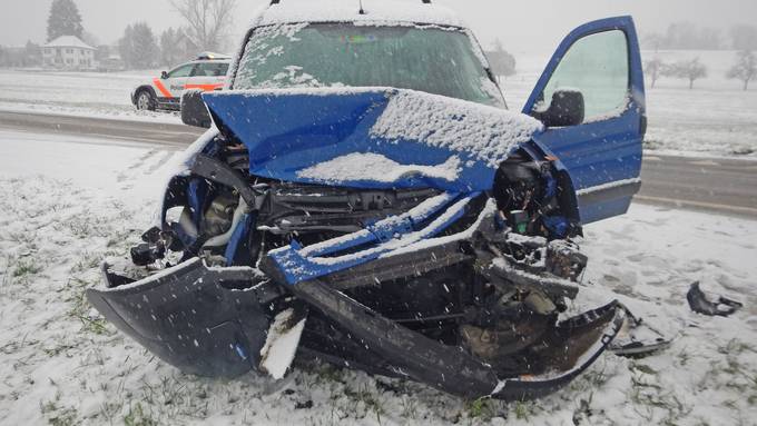 Schneechaos führt zu Unfällen und Staus