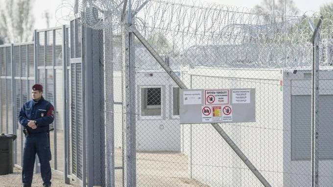 Ungarn schliesst umstrittene Transitlager für Asylbewerber