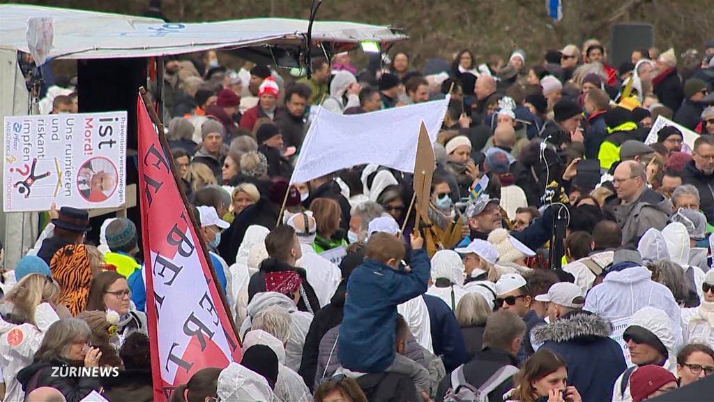 Über 5’000 Massnahmen-Kritiker protestieren in Liestal gegen Corona-Regeln