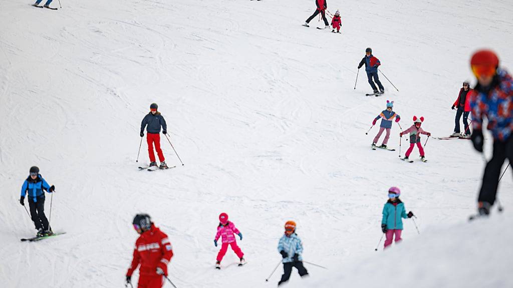 Die Konjunkturforscher der ETH haben ihre Prognose für die Wintersaison leicht gesenkt. Insgesamt ist das Bild aber weiter positiv. (Symbolbild)