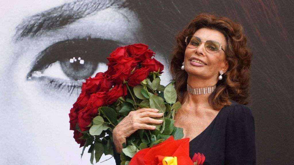 Sofia Loren ist Ehrenbürgerin von Neabel. Die 81-jährige Ikone des italienischen Films wurde zwar in Rom geboren, wuchs aber in der Nähe von Neapel auf.