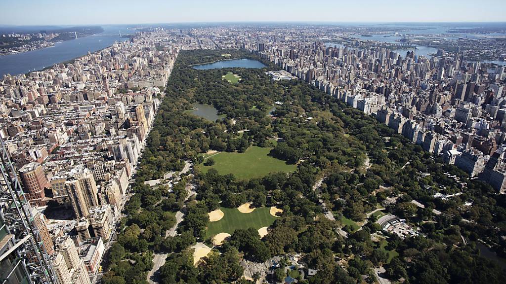 Der New Yorker Central Park soll laut Angaben der Parkverwaltung vom Mittwoch für über 100 Millionen Dollar umgebaut werden.