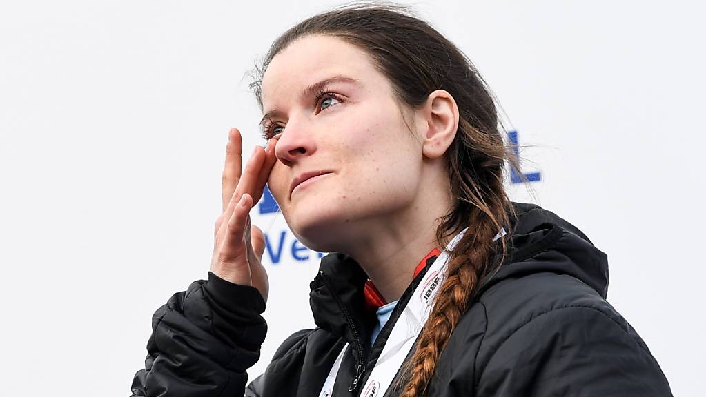Im Moment weit weg: Marina Gilardoni im Februar 2020 in Altenberg mit der WM-Silbermedaille