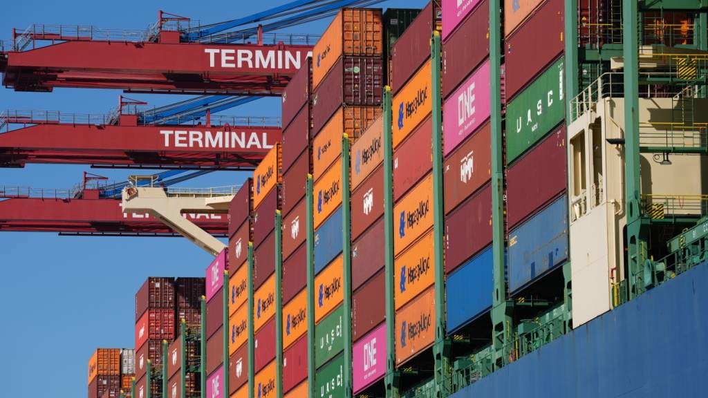 Ökonomen schrauben Prognosen für Wirtschaftswachstum nach oben