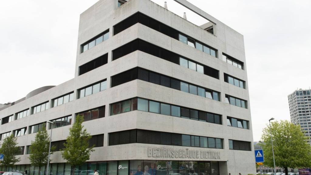 Das Bezirksgericht Dietikon hat einen 31-jährigen Schweizer und einen 34-jährigen Deutschen wegen der Entführung eines betagten Mannes zu Freiheitsstrafen verurteilt. (Symbolbild)