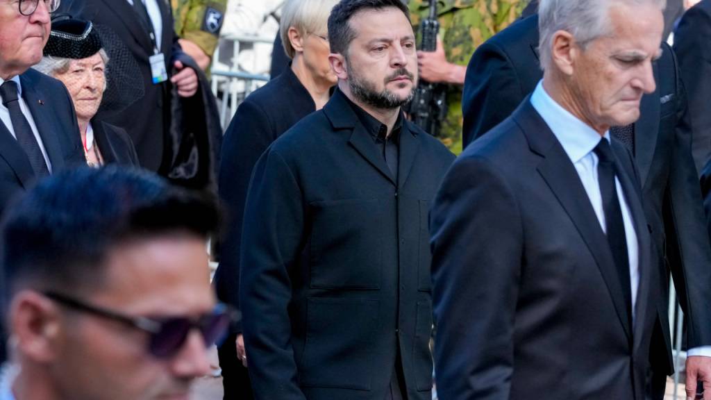 dpatopbilder - Der ukrainische Präsident Wolodymyr Selenskyj (M) bei den Trauerfeierlichkeiten für den gestorbenen König Harald V. in Oslo. Foto: Gorm Kallestad/POOL NTB/AP/dpa
