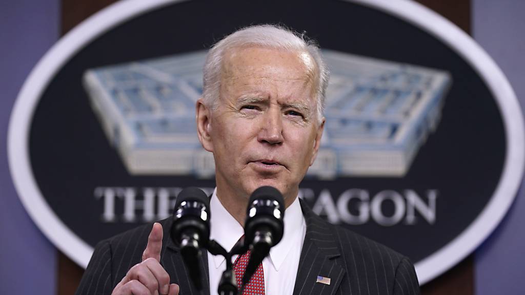 US-Präsident Joe Biden spricht im Pentagon.