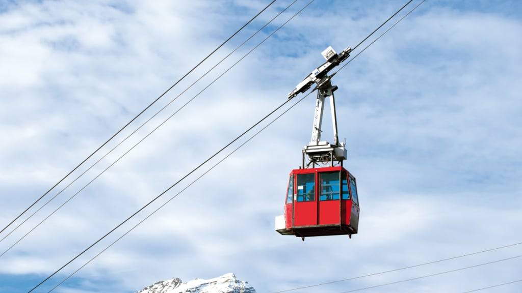 Die Luftseilbahn Flüelen-Eggberge transportiert auch Schulkinder.