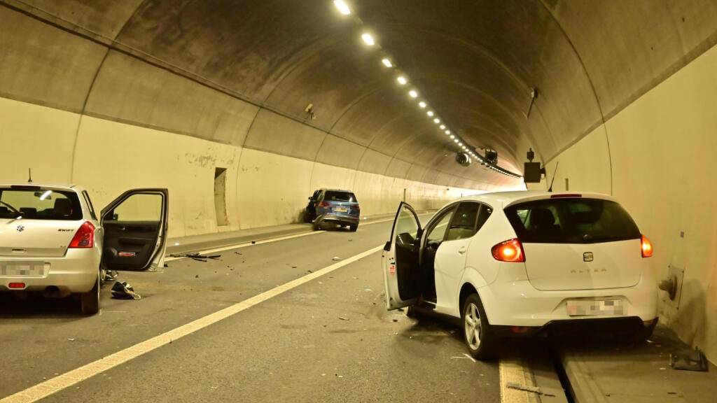 Am Montagabend ist es laut Kantonspolizei St. Gallen zu einem tödlichen Unfall im Balmenraintunnel gekommen.