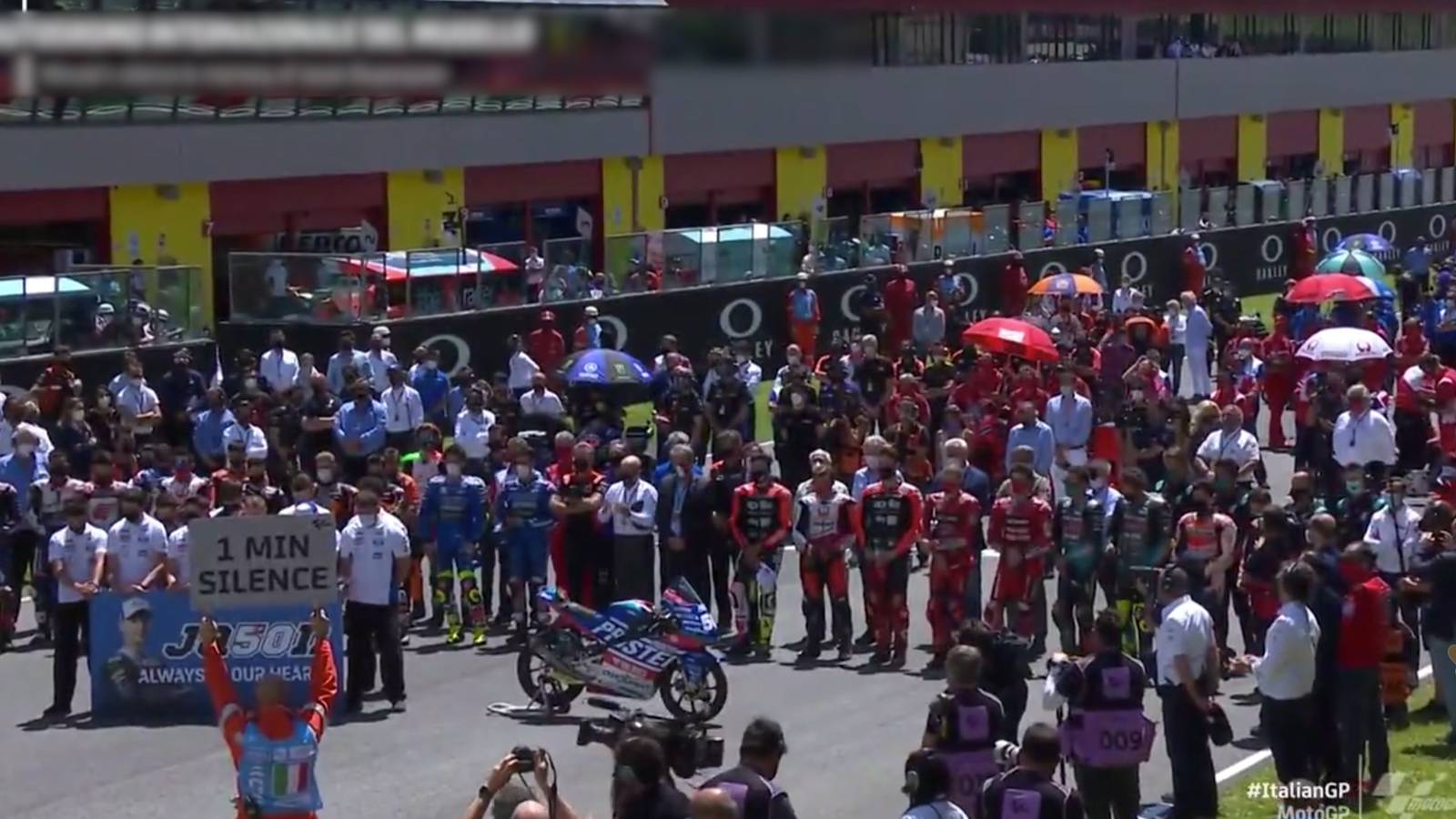 Schweigeminute Am Gp Von Italien Fur Verstorbenen Moto3 Fahrer Jason Dupasquier Tele M1