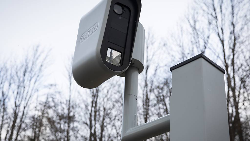 Ein 34-jähriger Mann ist in St. Gallen mit seinem Auto über 50 km/h zu schnell gefahren und geblitzt worden. (Symbolbild)