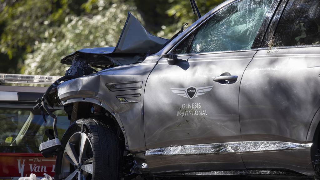 Der demolierte Rolls Royce von Tiger Woods nach dem Unfall.