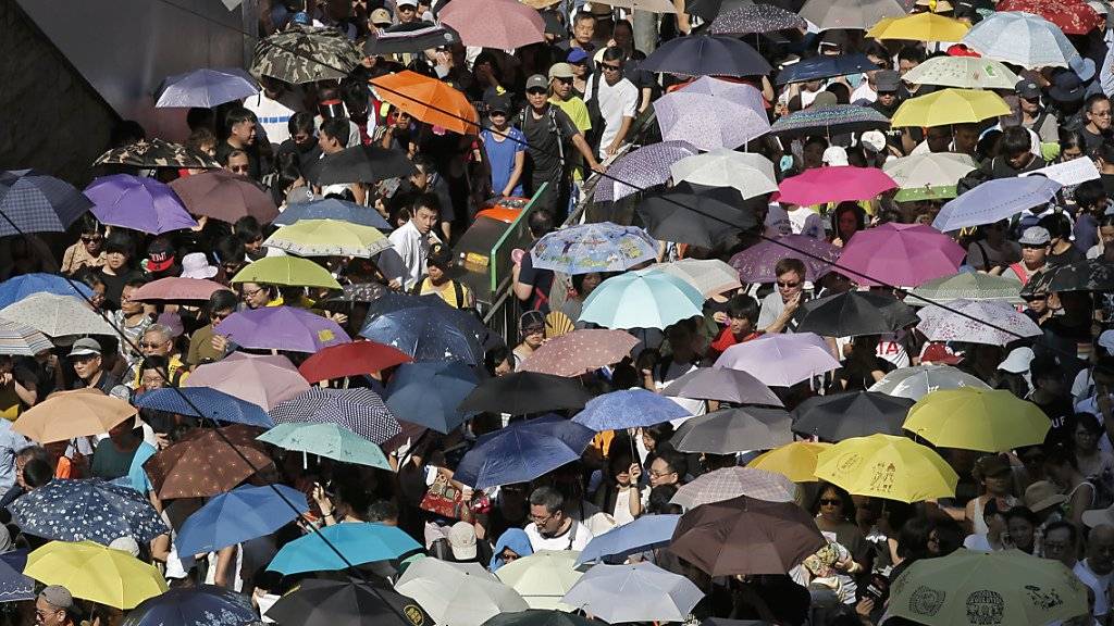 Neue «Regenschirmproteste» in Hongkong: Tausende demonstrieren für Freilassung von Demokratieaktivist Joshua Wong.