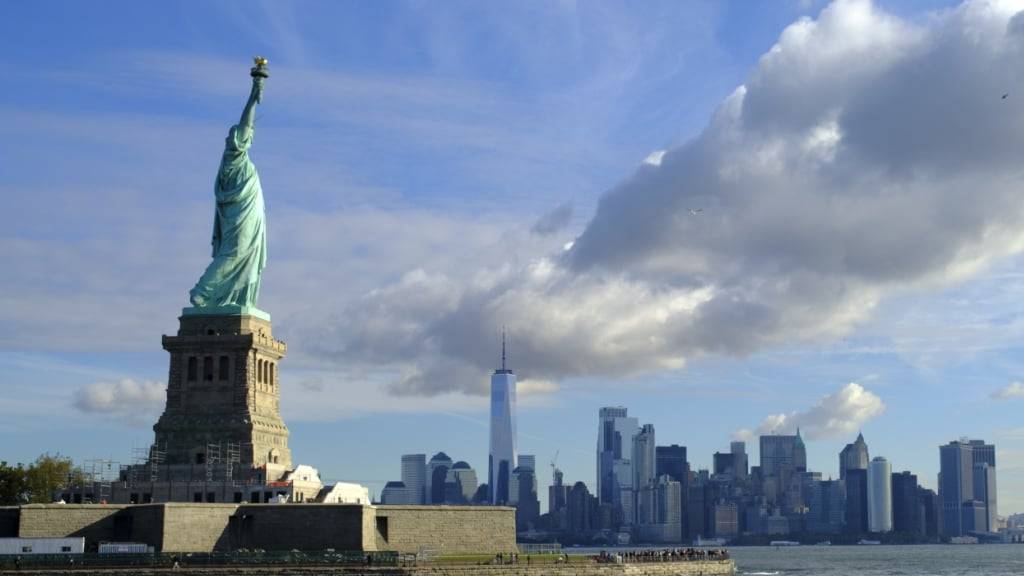 Trotz der von Donald Trump verschärften Einreisepolitik bleiben die USA ein beliebtes Reiseziel für Schweizer. (Archivbild)