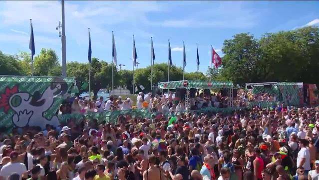 Street Parade live — 15.30 Uhr
